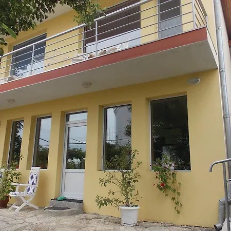 Ваканционна къща Two Bedroom Holiday In *