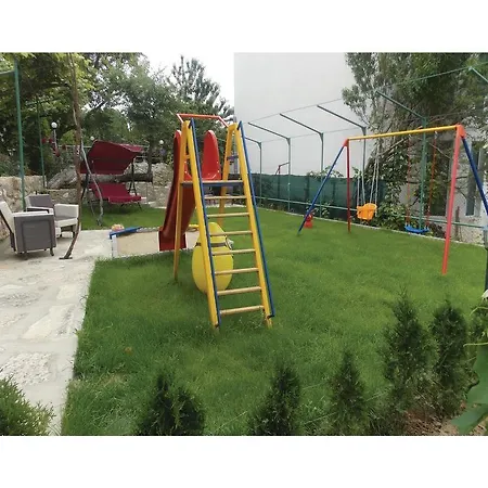 Ваканционна къща Two Bedroom Holiday In Варна