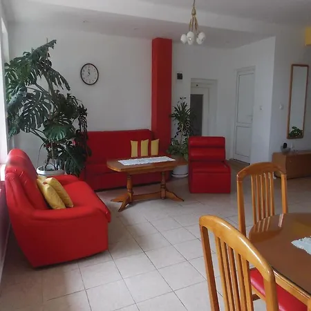 Two Bedroom Holiday In Ваканционна къща *
