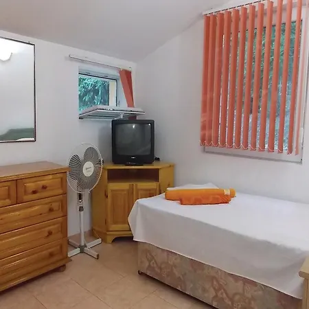 Two Bedroom Holiday In *